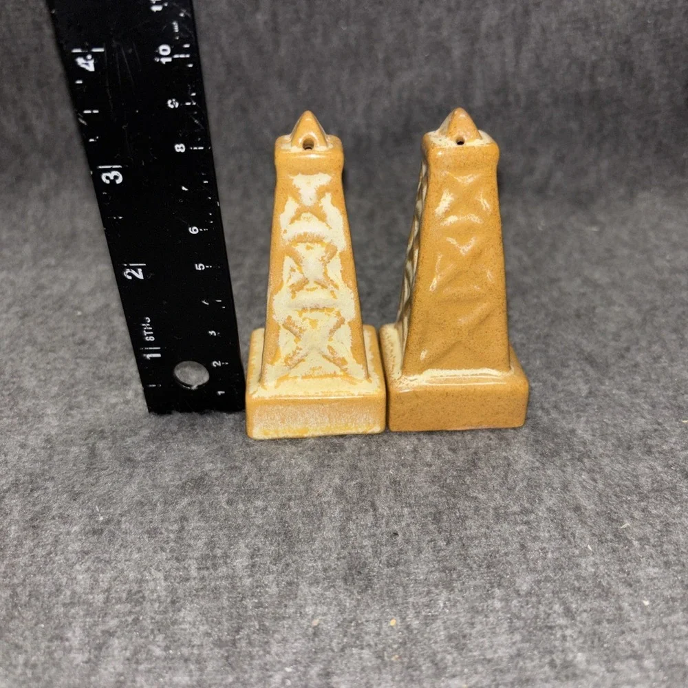 Vintage Frankoma Pottery Salt And‎ Pepper Shakers Oil Rigs Brown Tan No Corks